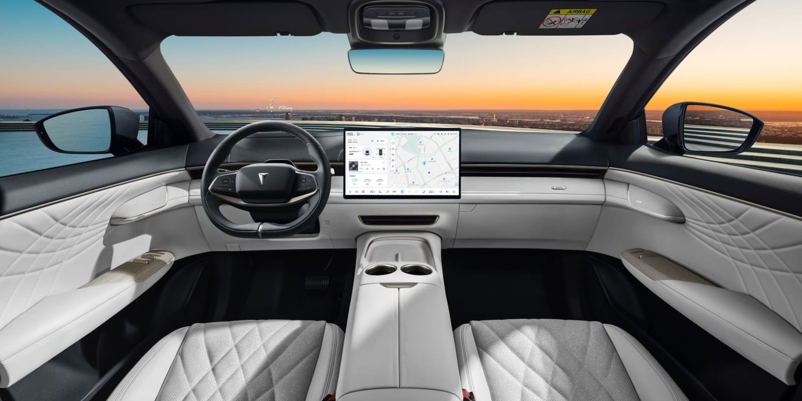 S07 – notranjost White 1